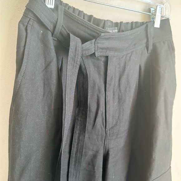 Banana Republic Black Cargo Pants 6 - Picture 2 of 7